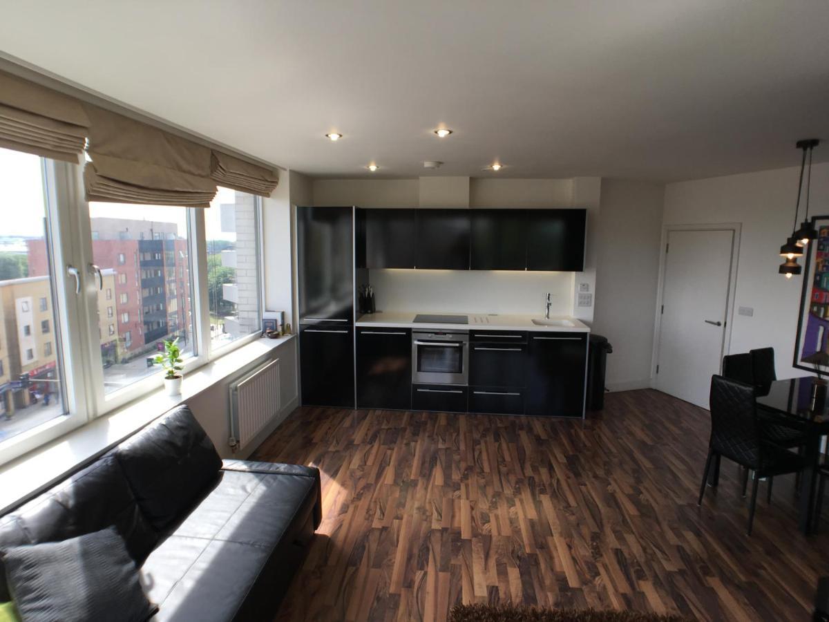 Apartment Luxury 2 Bed Penthouse Near Station *