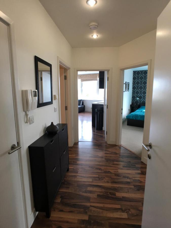 Apartment Luxury 2 Bed Penthouse Near Station London