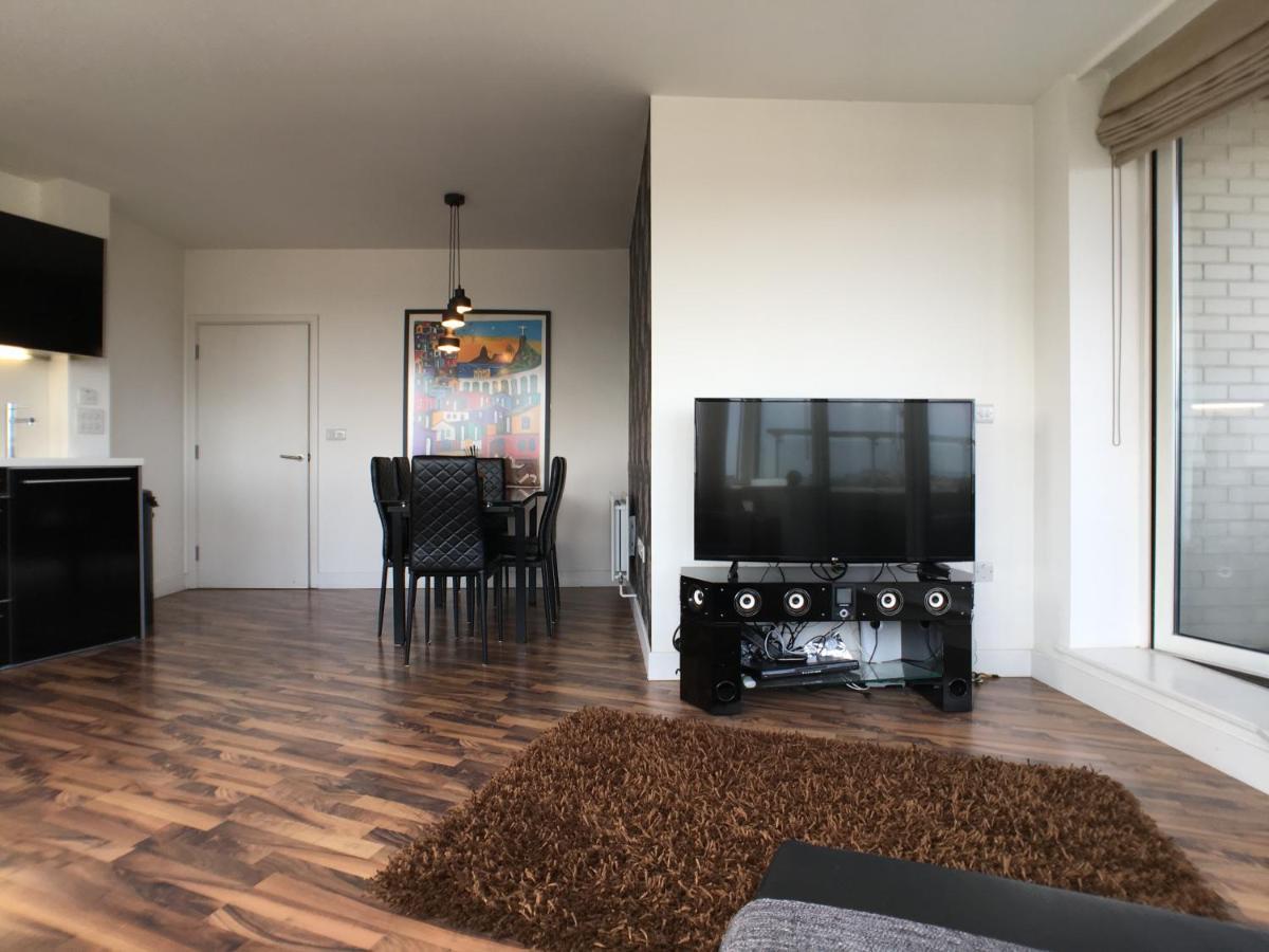 Apartment Luxury 2 Bed Penthouse Near Station *