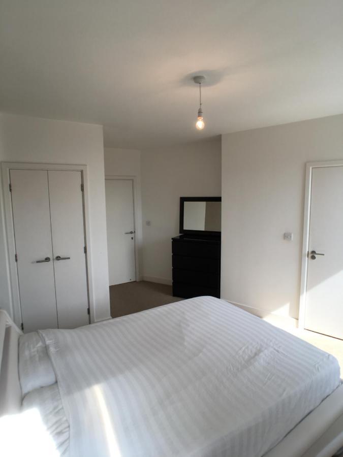 Luxury 2 Bed Penthouse Near Station