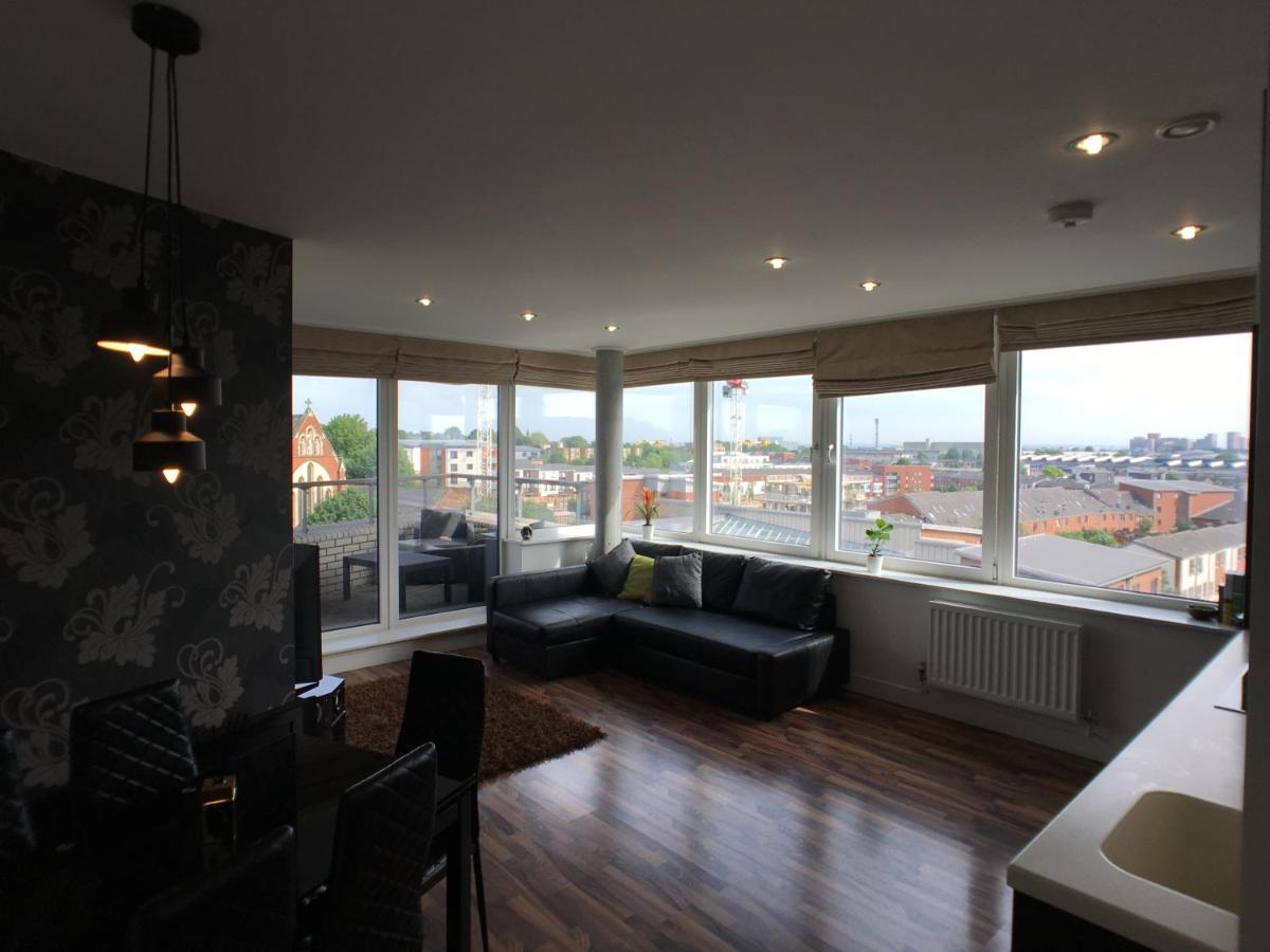 Luxury 2 Bed Penthouse Near Station Apartment *