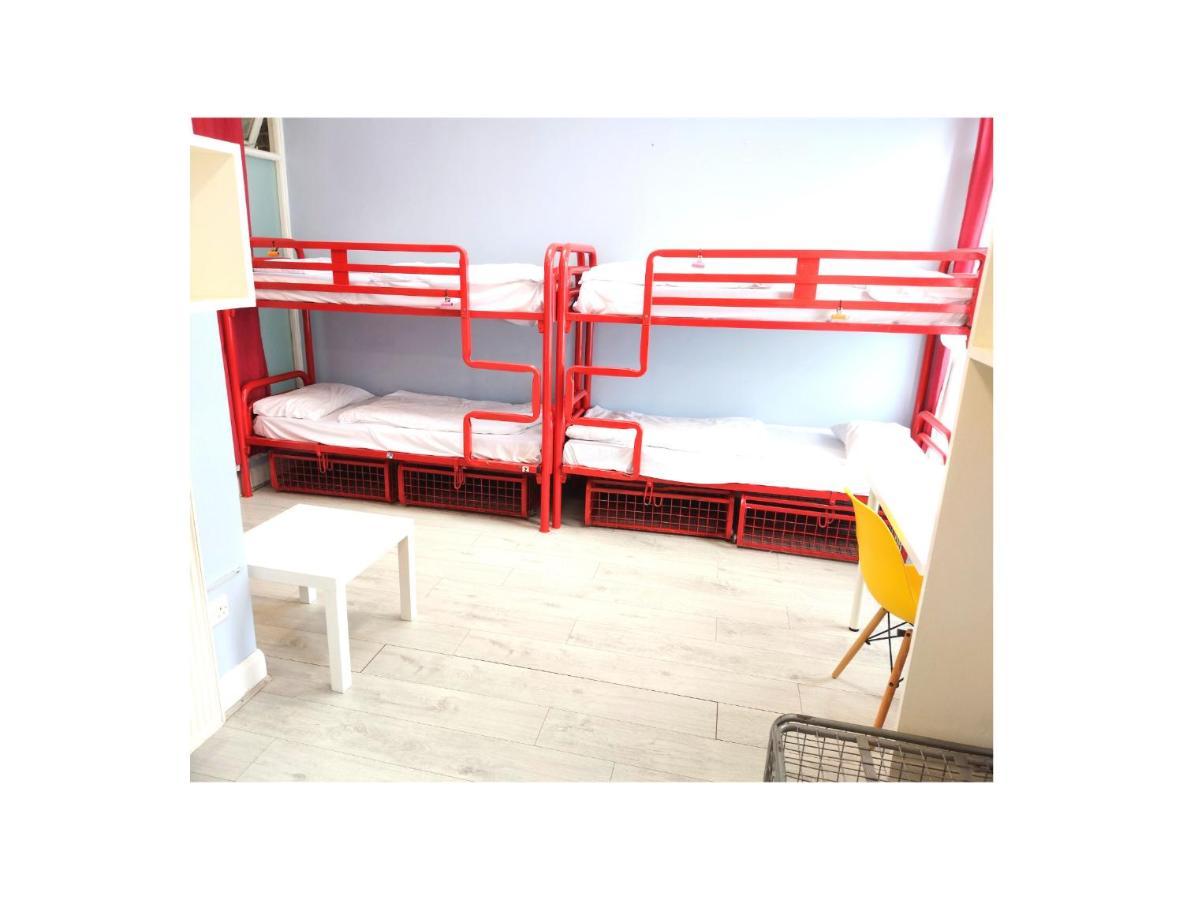 Hostal Astor Victoria *