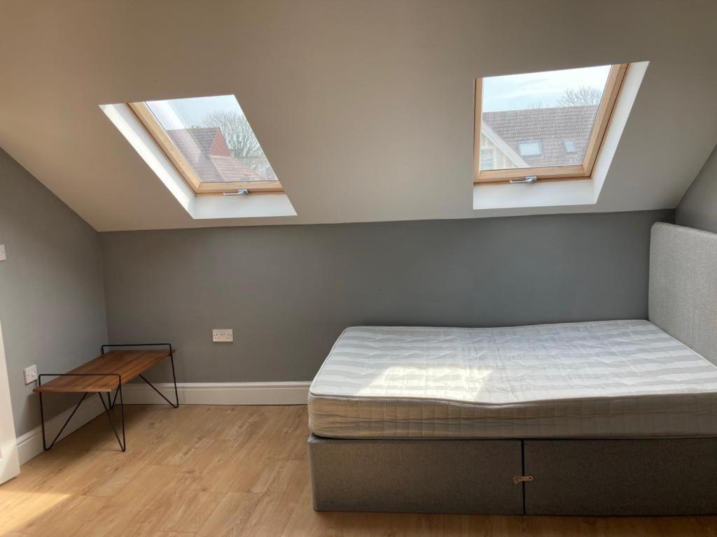 112 Gleneagle Road * Londres