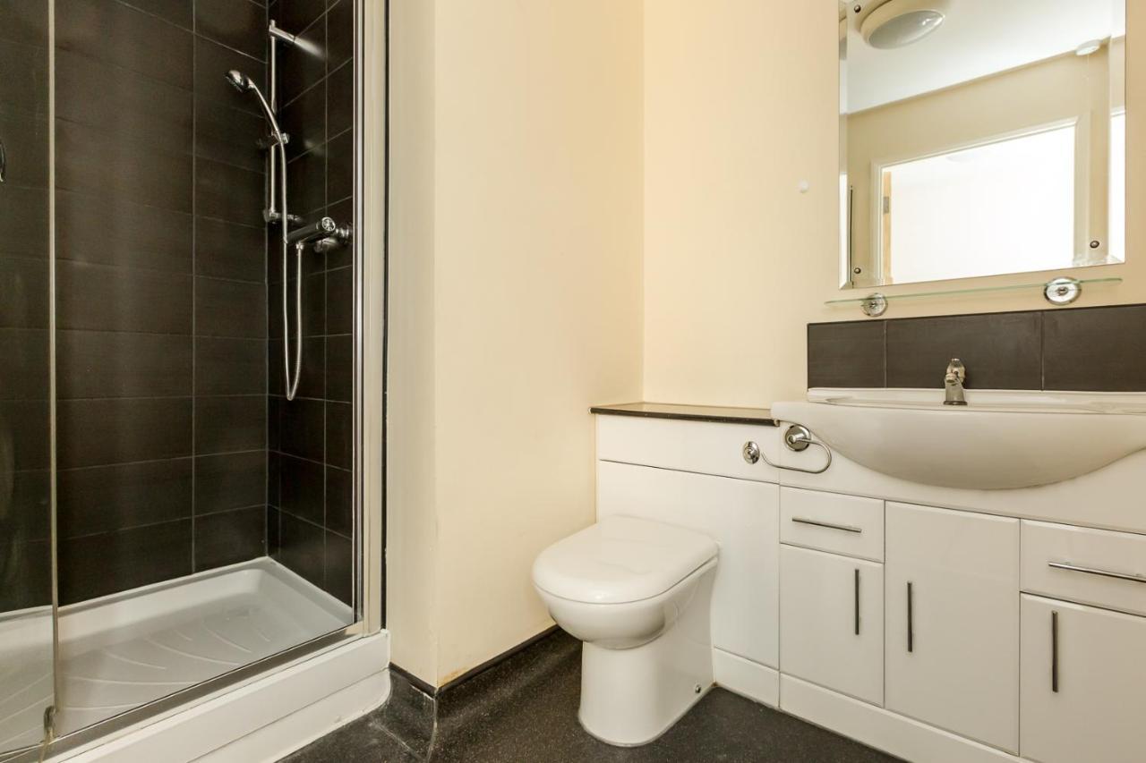 Zeni Studio, In Vauxhall London Apartment *