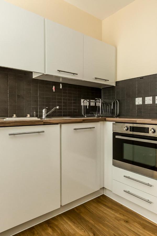 Zeni Studio, In Vauxhall London Apartment *