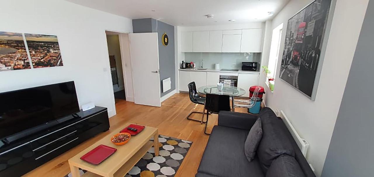 Appartement Bright & Spacious Double Bedroom With Ensuite And Concierge! Paid Parking Available