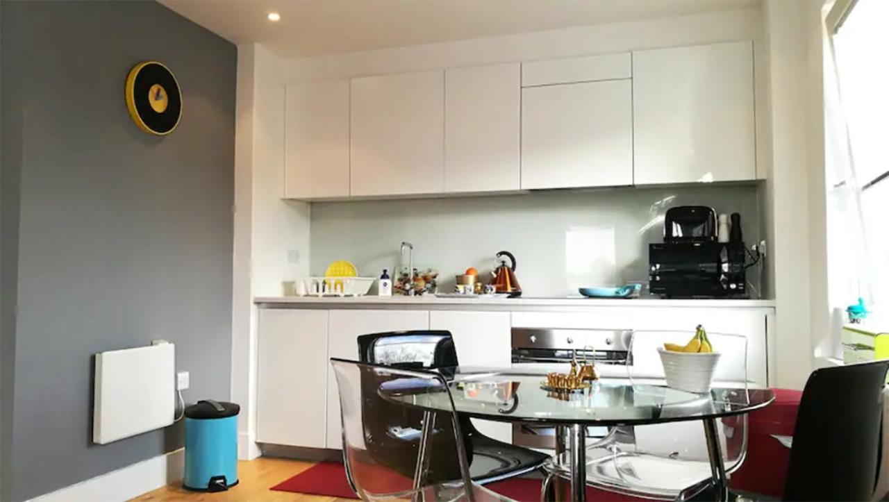 Bright & Spacious Double Bedroom With Ensuite And Concierge! Paid Parking Available Appartement *