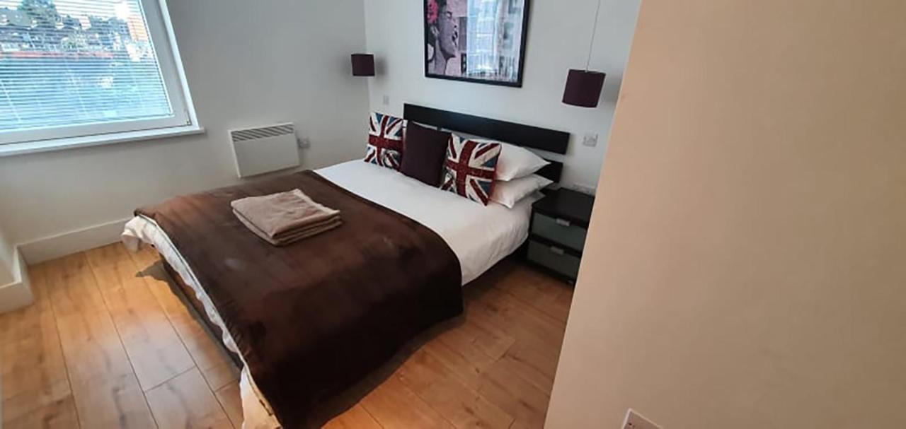 Bright & Spacious Double Bedroom With Ensuite And Concierge! Paid Parking Available Appartement *