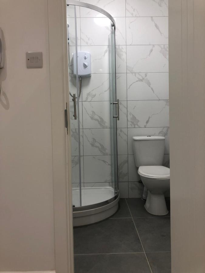 Quarto em Acomodações Particulares Modern Furnished Studio *