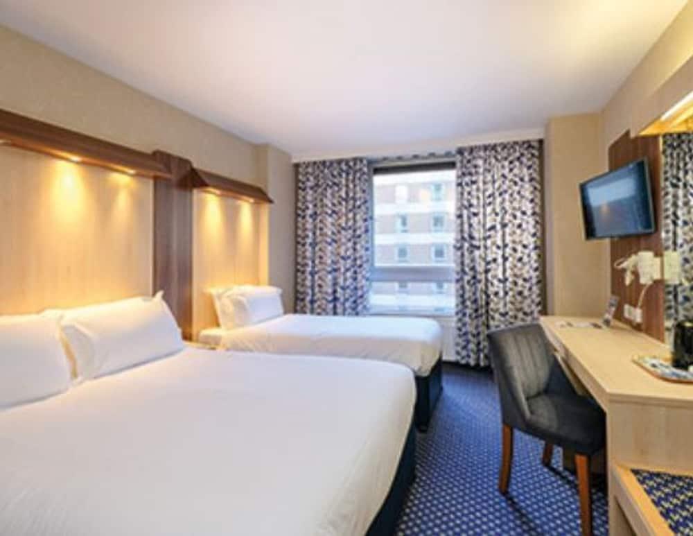 Sleeper At Royal National 4* Londres