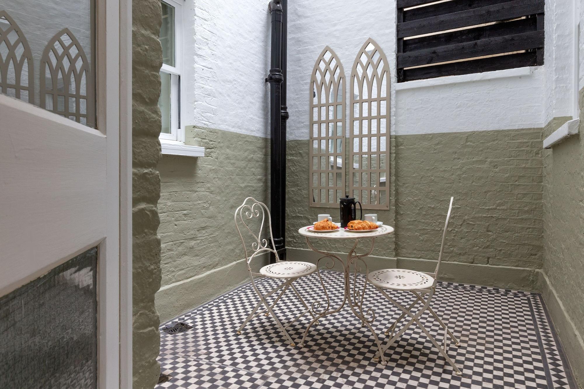 Collingham Serviced Aparthotel