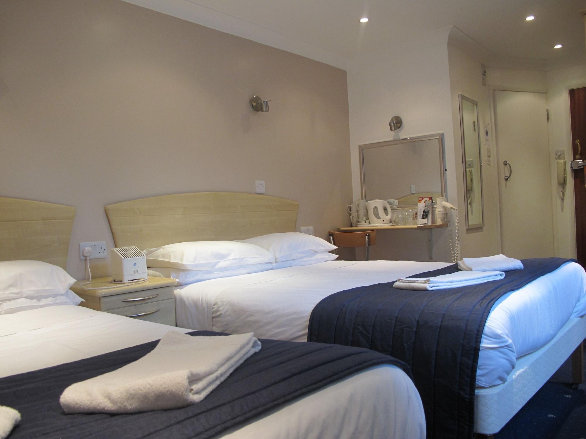 Alhambra Hotel 2*