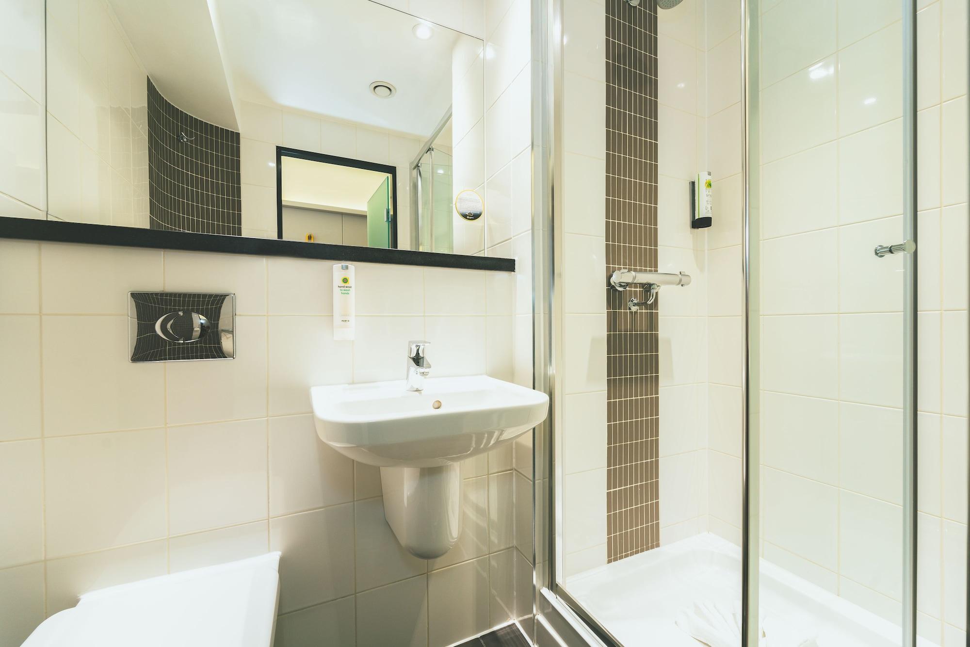 Hotel Point A Canary Wharf 3*