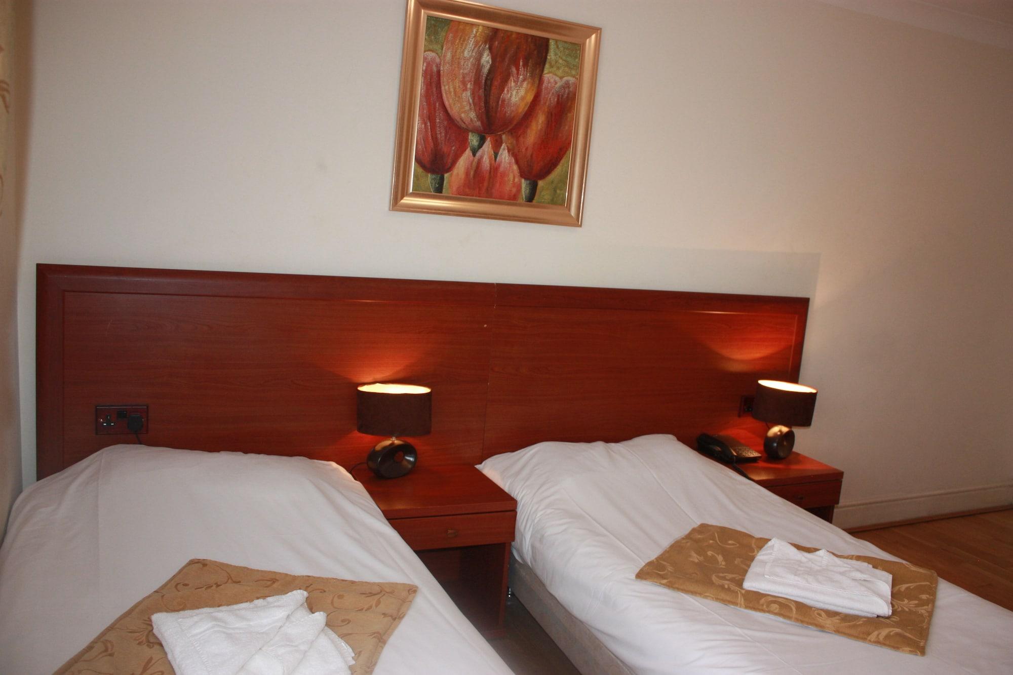 Corner House 3*