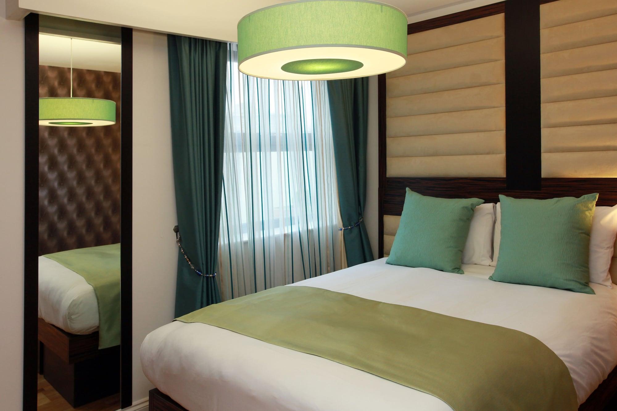 Maitrise Ealing – *