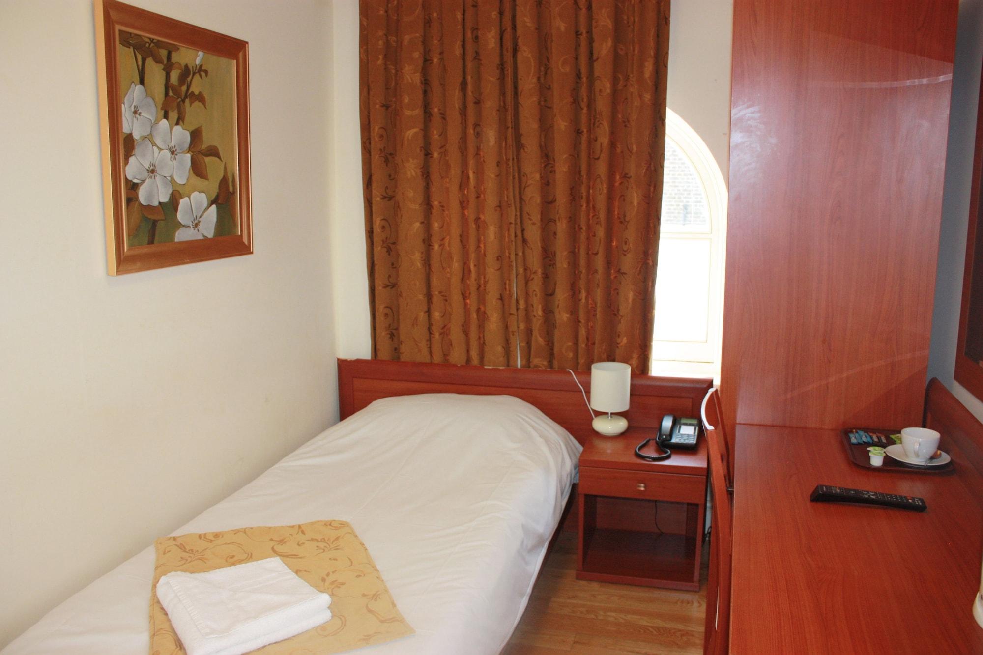 Corner House Hotel
