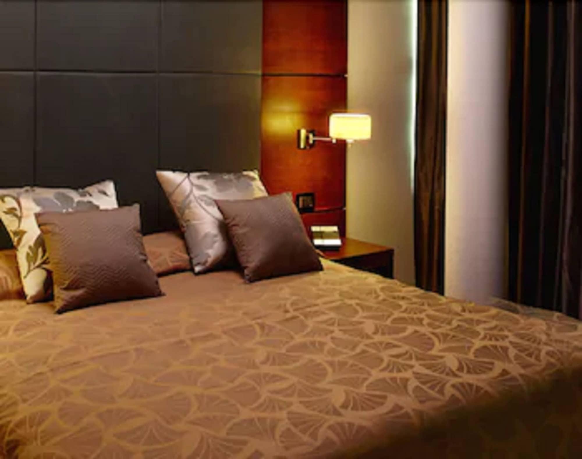 Rafayel & 5* London