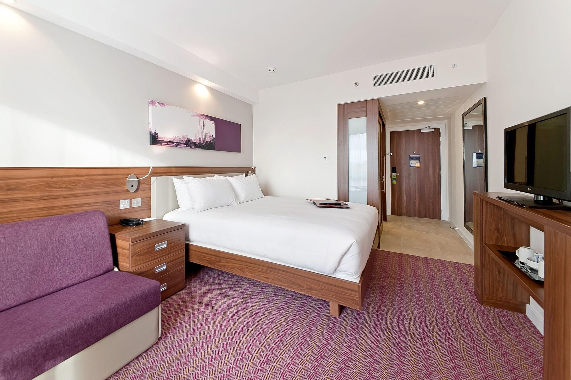 Hampton By Hilton Waterloo Hotel
