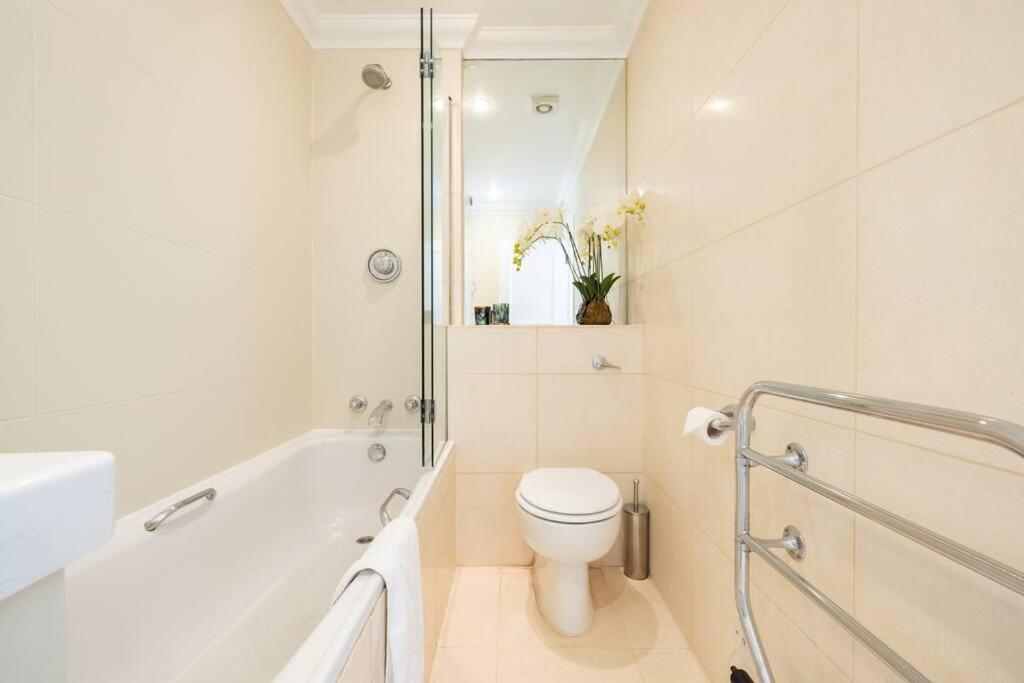 Hébergement de vacances Spacious One Bedroom Flat By South Kensington 3 Month Minimum *