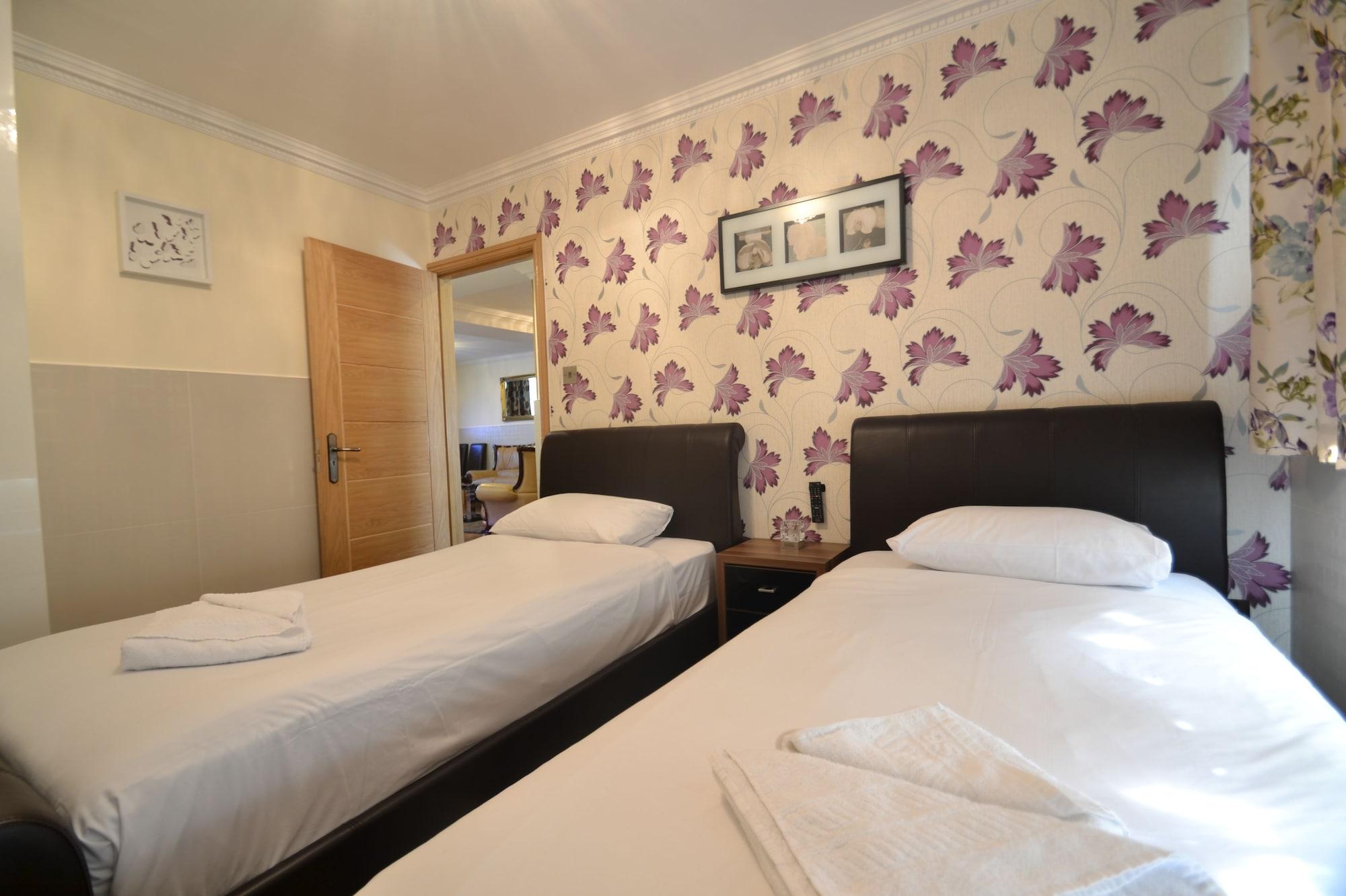 Hyde Park - 3*