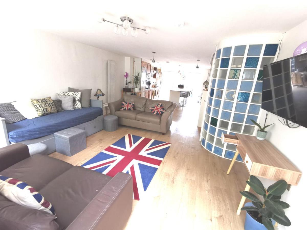 Free Parking - 4 Bed - 3 Bath - Sofa Bed - Digital Lock Entry