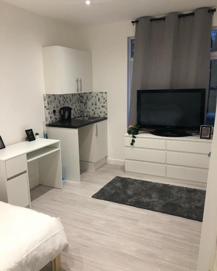 Apartment High Spec Furnished Studio