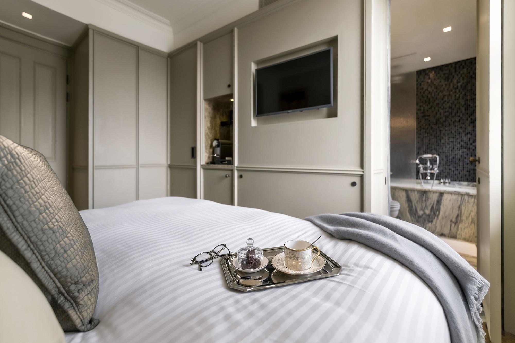 The Adria 5* Londen