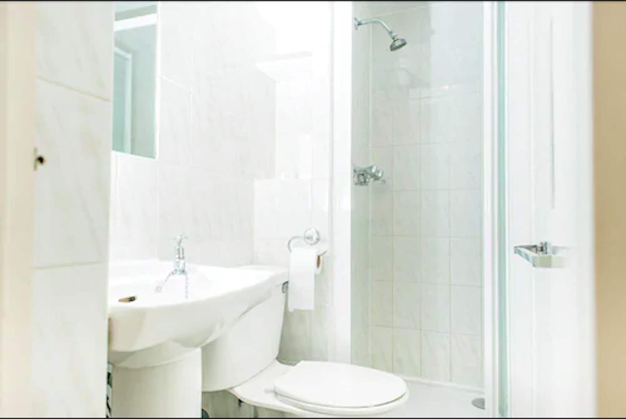 Avonmore Hotel 2*