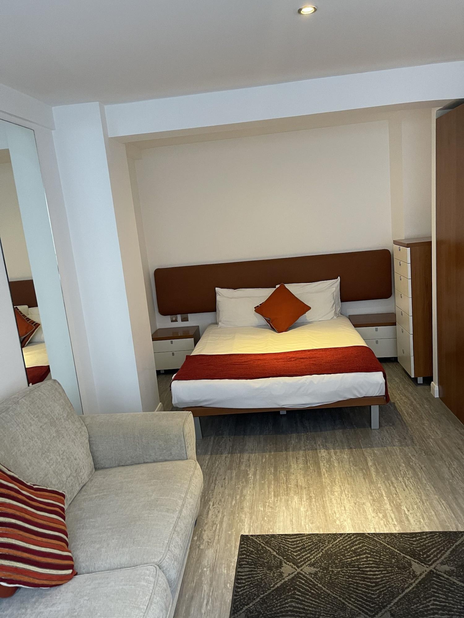 Roland House Apartahotel