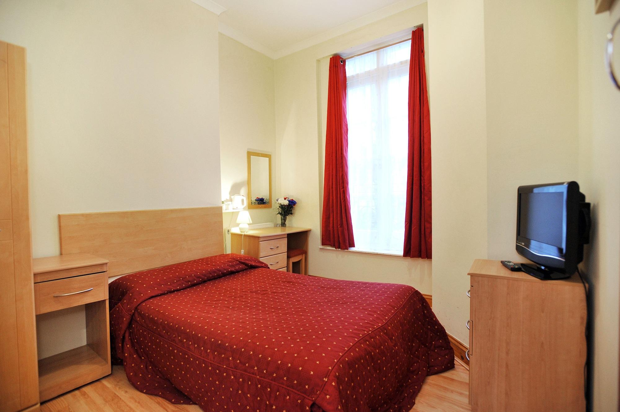 Elmwood Hotel 2*