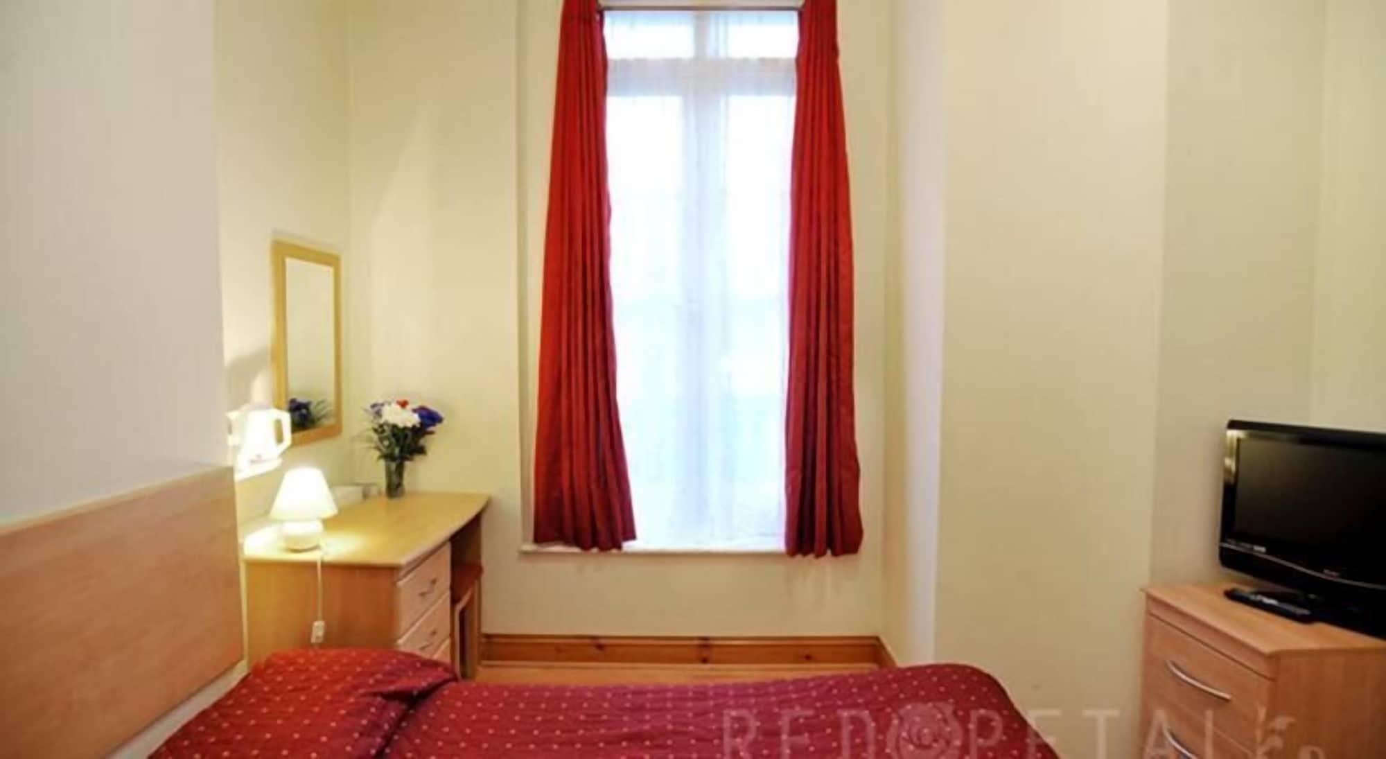 Hotel Elmwood 2*