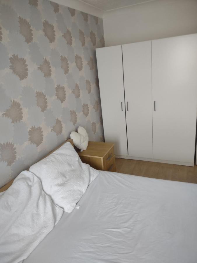 Gasthuis Quiet And Peaceful Double Bedroom In A Nice House With A Very Large Patio *