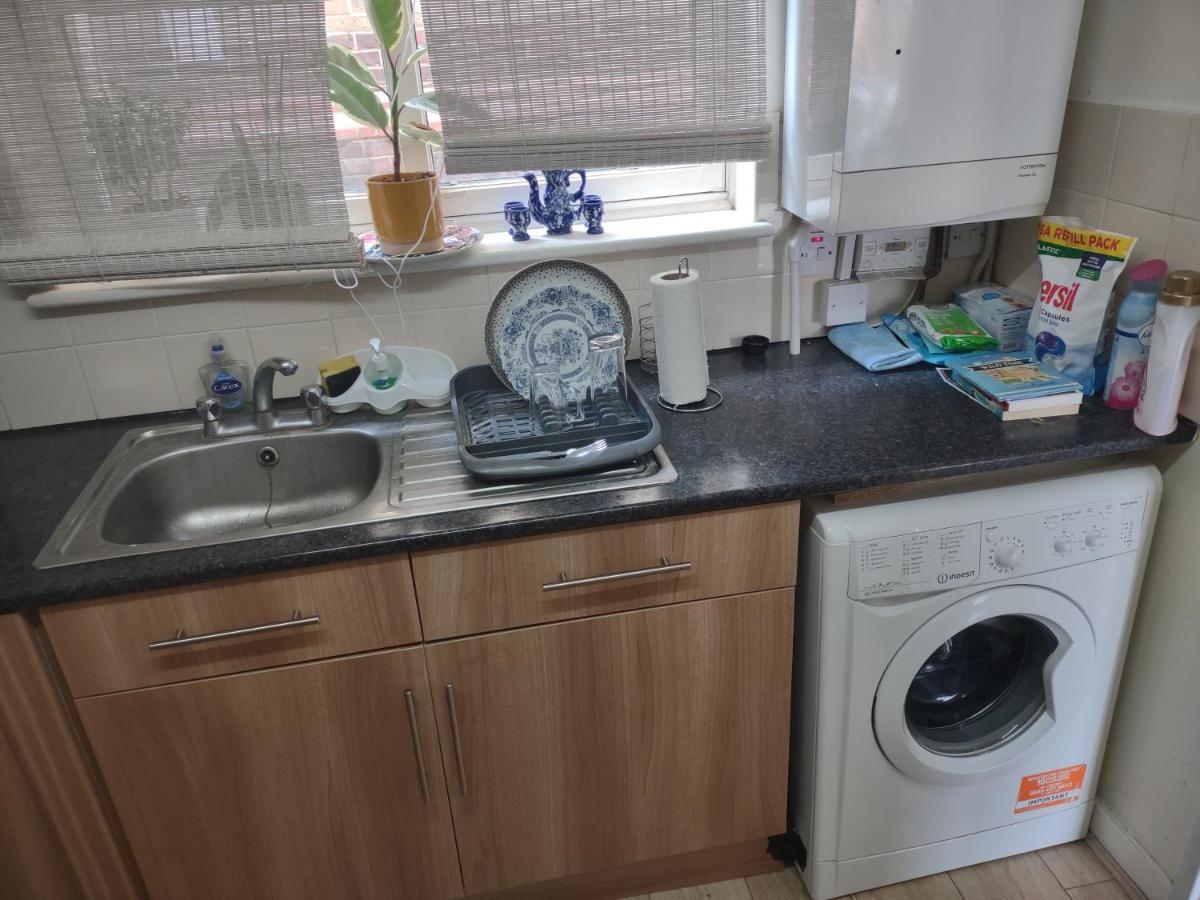 Quiet And Peaceful Double Bedroom In A Nice House With A Very Large Patio * Londen