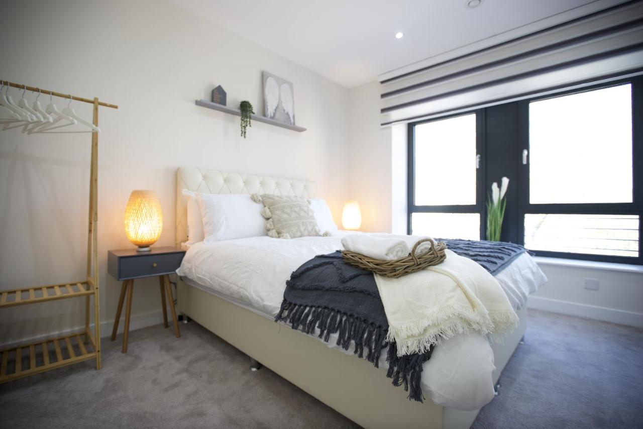 Lovely In Aldgate East 4 *