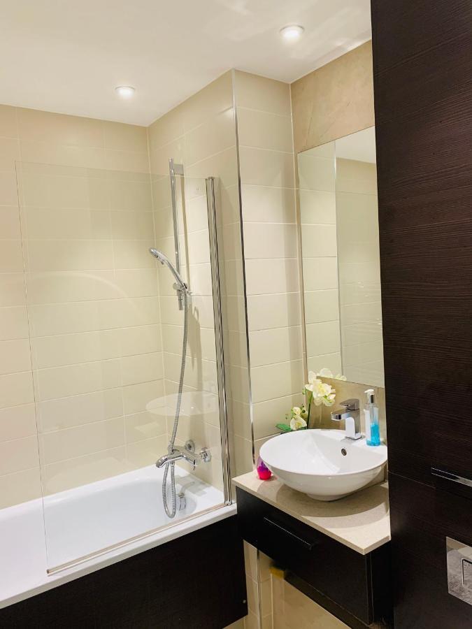 Beautiful 2-Bed Apartment In London Appartement *