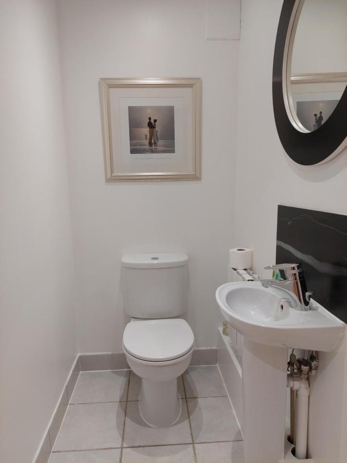 One Bed Luxury In Heart Of Canary Wharf, E14 Londen