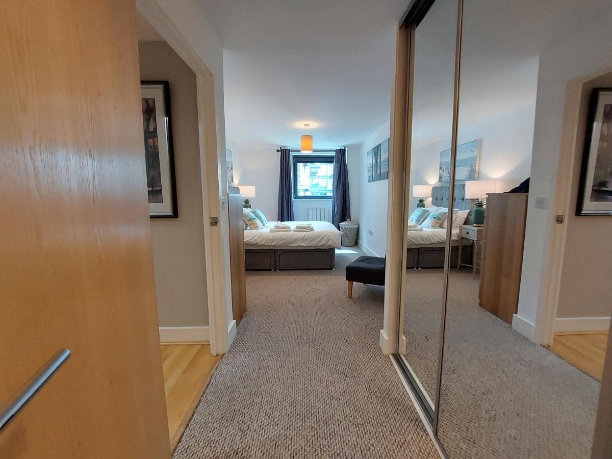 One Bed Luxury In Heart Of Canary Wharf, E14 * Londen