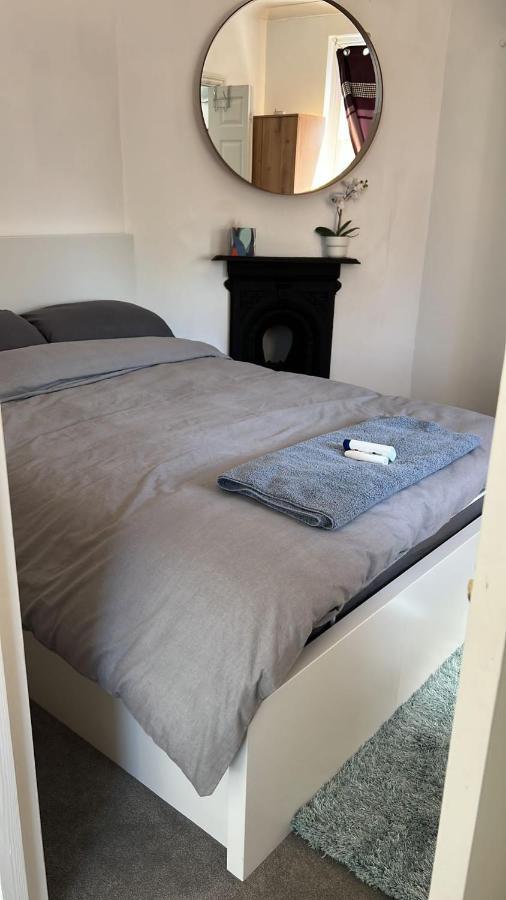 Complete 1 Bedroom With Wi-fi, Kitchen, Tv In Heart Of Chiswick, Londres