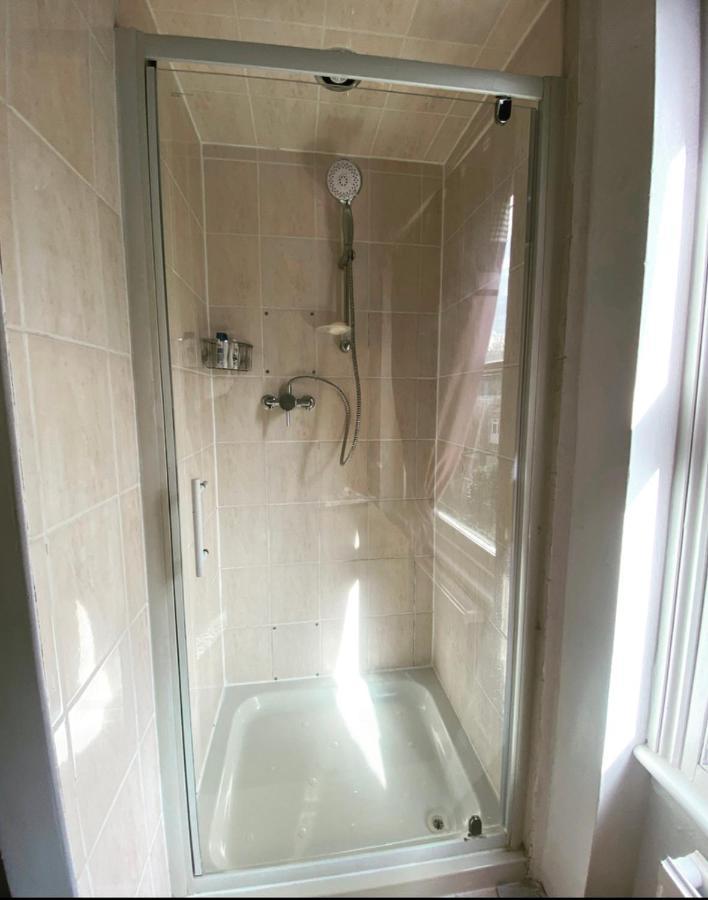 Apartamento Complete 1 Bedroom With Wi-fi, Kitchen, Tv In Heart Of Chiswick, Londres