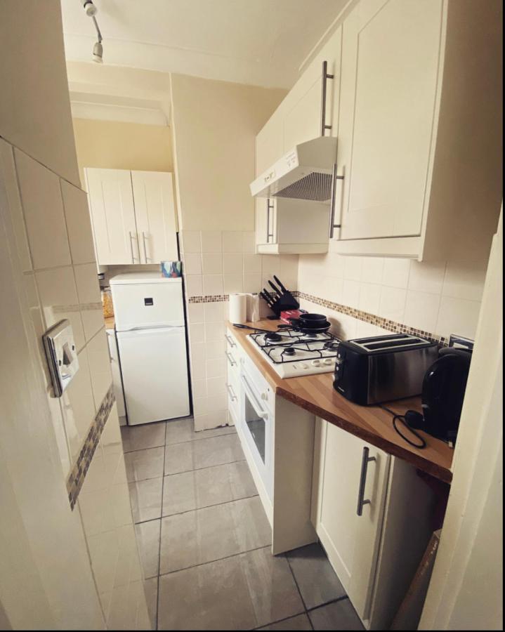 Complete 1 Bedroom With Wi-fi, Kitchen, Tv In Heart Of Chiswick, Londres