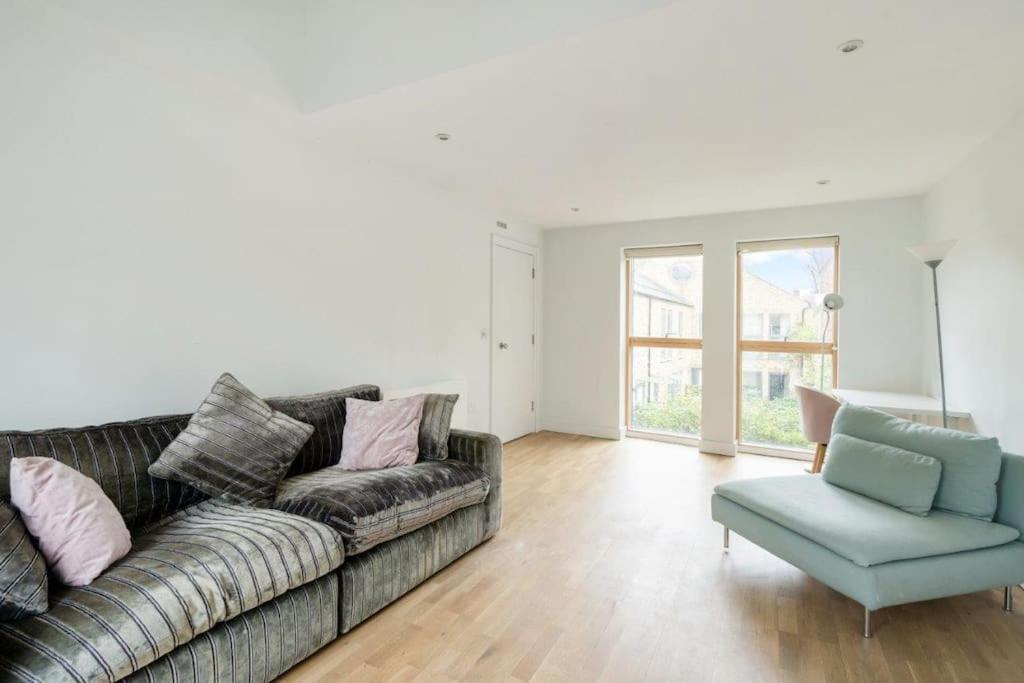 3 Benbow Mews *