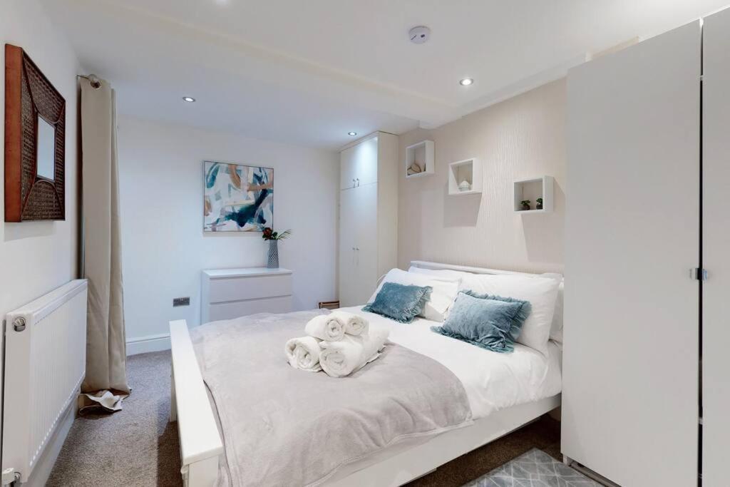 Lovely 2 Bedroom Near Highgate Station * Londres