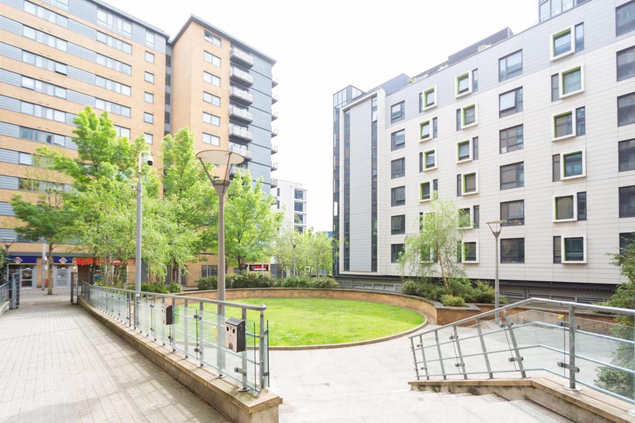 Apartamento Modern Spacious Close To Station Londres