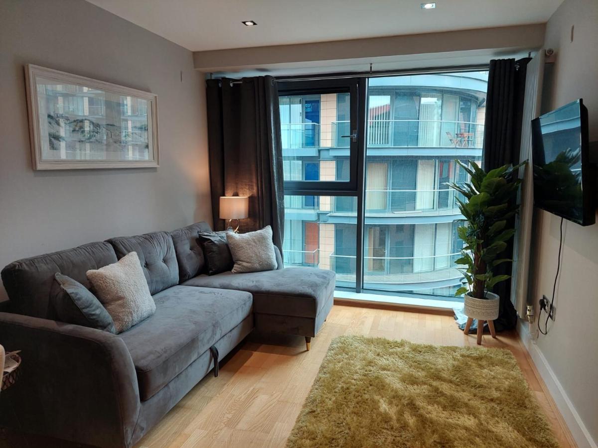 One Bed Luxury In Heart Of Canary Wharf, E14 Londen
