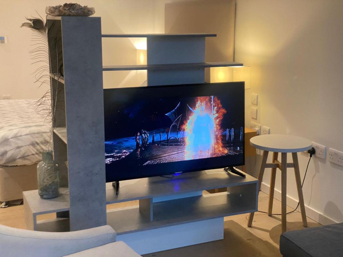 Stunning 1 Bed Studio Central London Apartment London