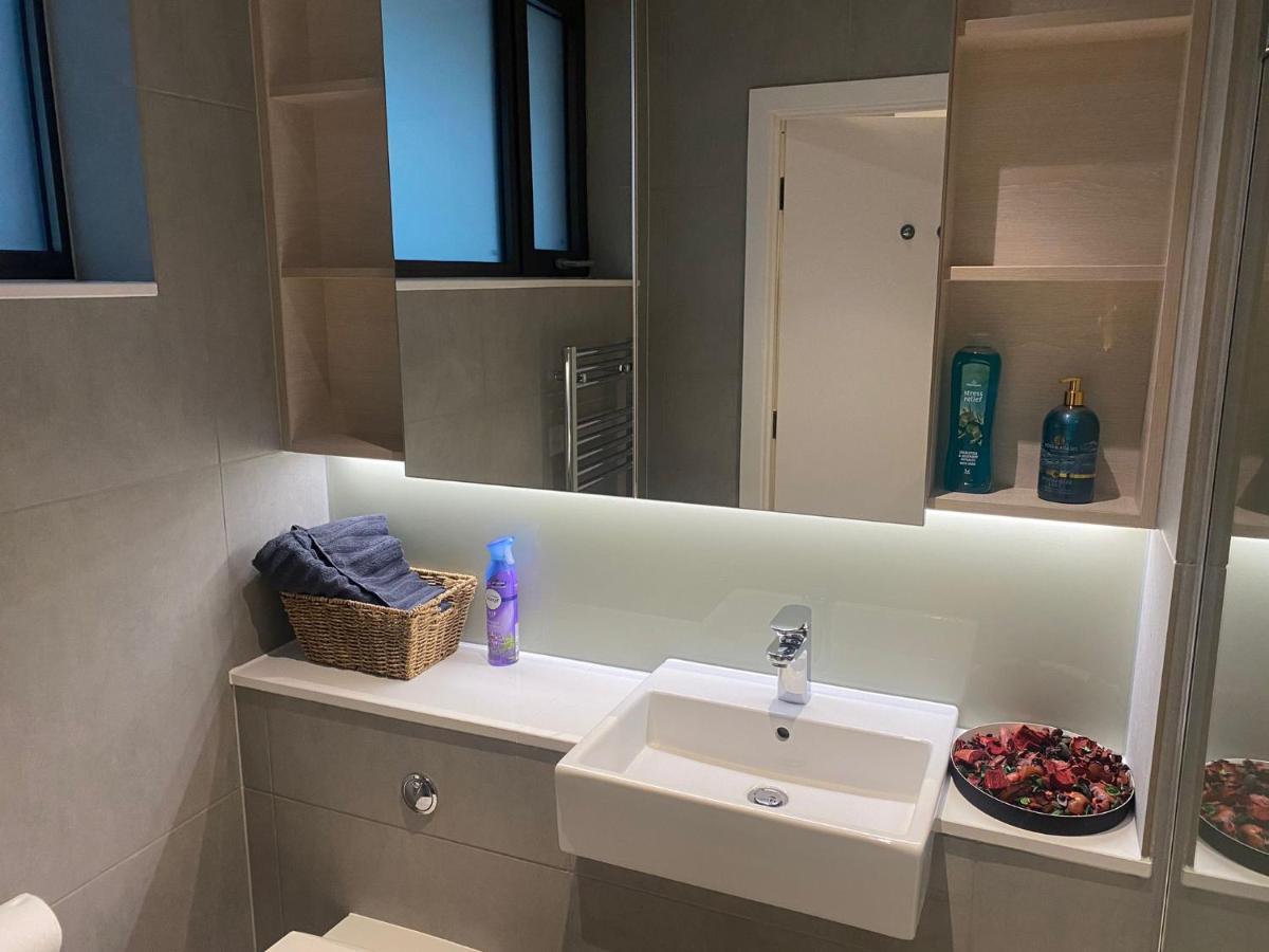 Stunning 1 Bed Studio Central London Apartment *
