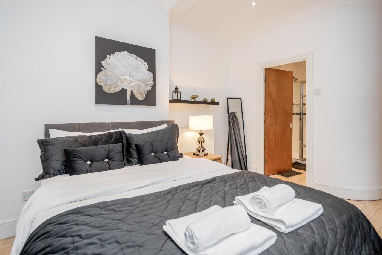 Nevern Square Earl's Court 2 Bed Londen