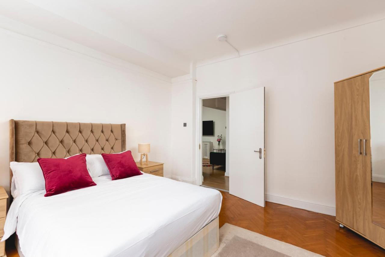 **authentic&spacious 5 Bed Apartment/hyde Park**