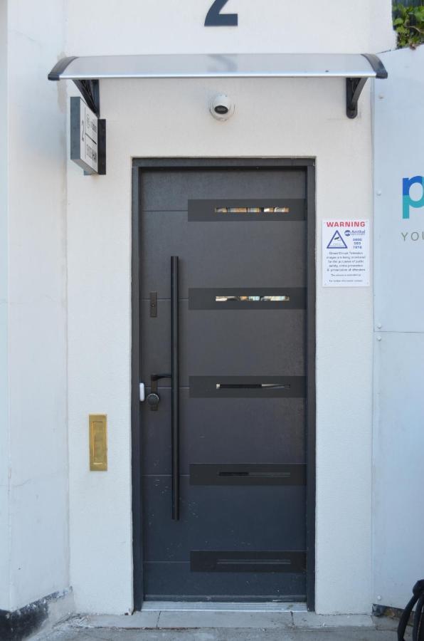 Lovely With Access For Wheel-chairs In Sydenham Apartamento