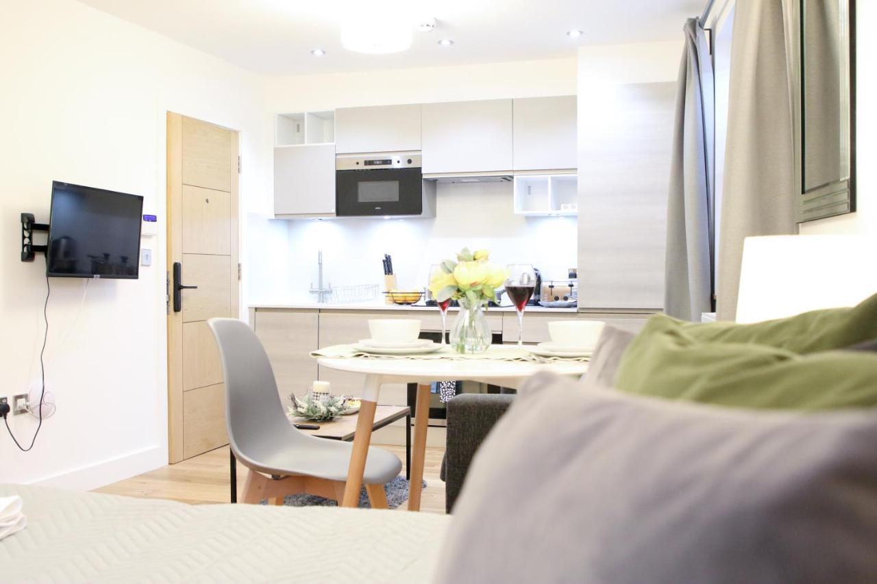 Lovely With Access For Wheel-chairs In Sydenham Apartamento *